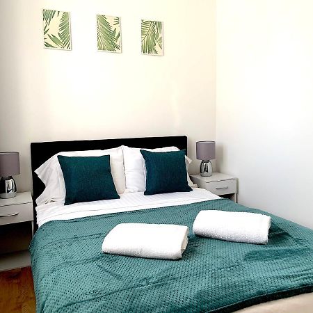 Two Bedroom Serviced Apartment, London Luaran gambar