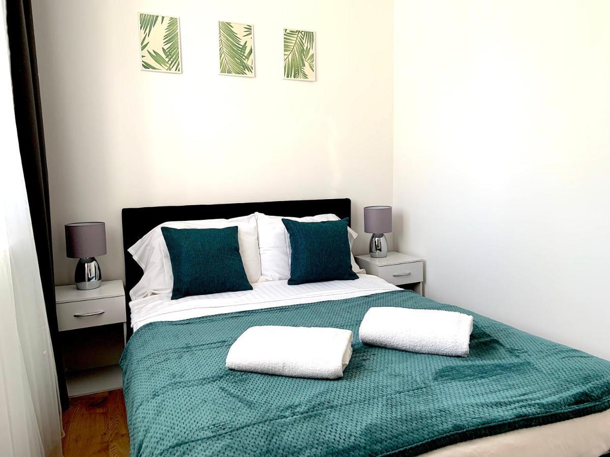 Two Bedroom Serviced Apartment, London Luaran gambar